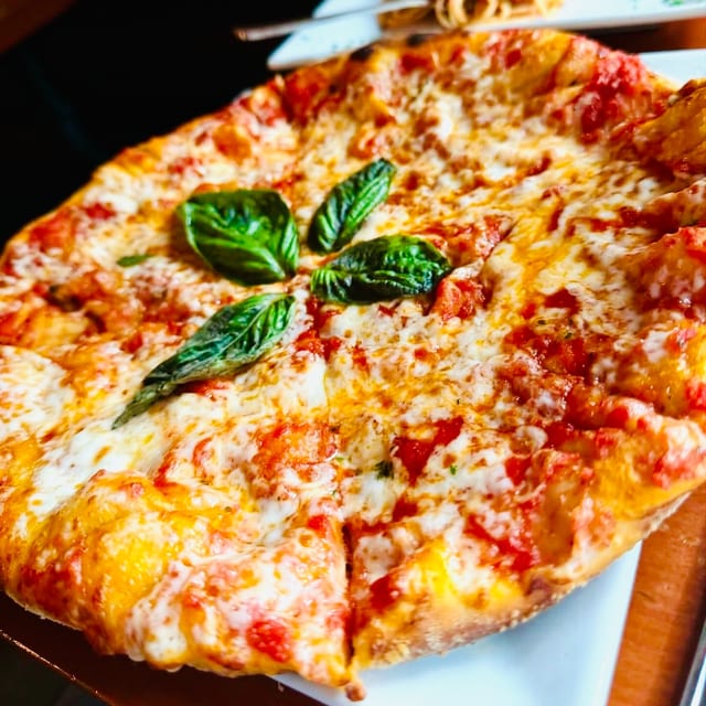 Pizza Margherita.